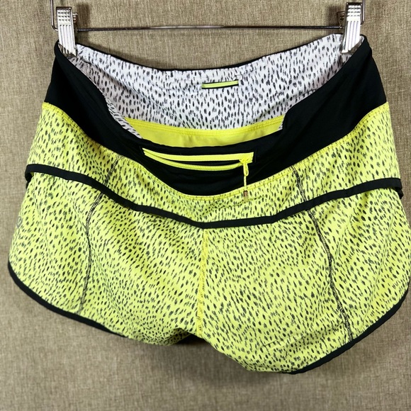 Lululemon Speed Shorts - Dottie Dash Clarity Yellow - Picture 4 of 6